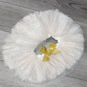Gold Tutu 💛 Perfect for newborn pics 📸